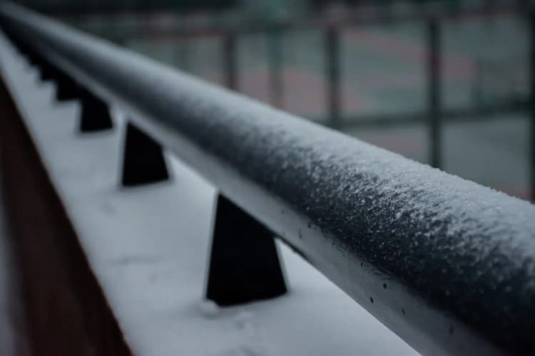 Railing near the basketball court at Hangzhou High School Qianjiang Campus. Taken in winter 2017 with Nikon D7200 © 2026 Techzjc (Jiacheng Zhao). All rights reserved.